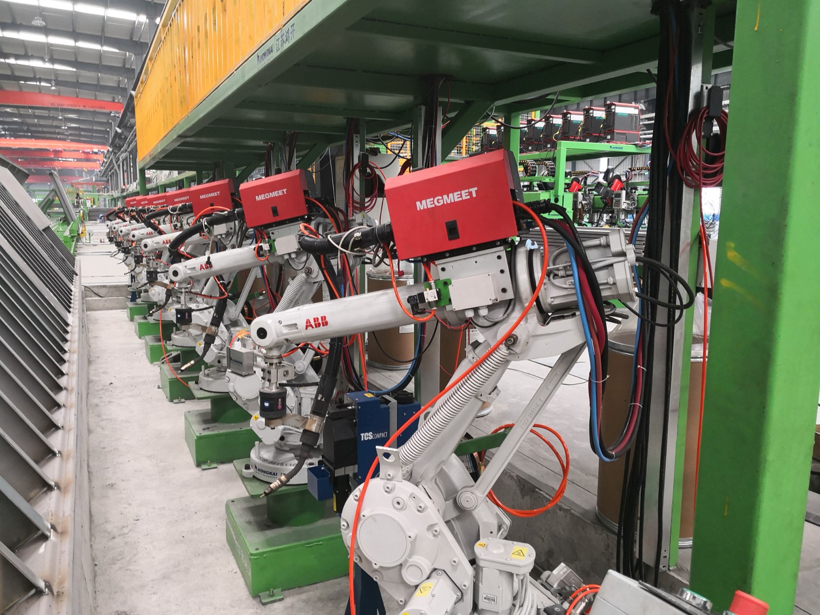 鸿开集装箱焊接 - 麦格米特焊机焊接现场.jpg